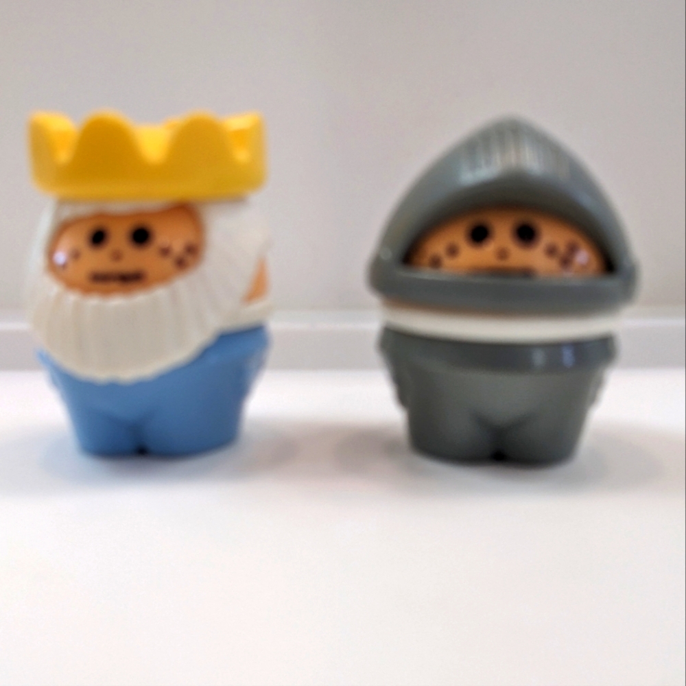 Little Tikes King and Grey Knight Figures Wee Waffle 2"  Plastic Pre-owned Vtg
